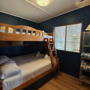 https://norms-place-waterfront-house-beachfront.queenslandhotels.net
